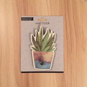 NWT Succulent Plant Cute Wall Hook Sawtooth Hanger